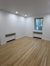 5805 Côte Saint Luc Rd in Hampstead, QC - Building Photo - Building Photo