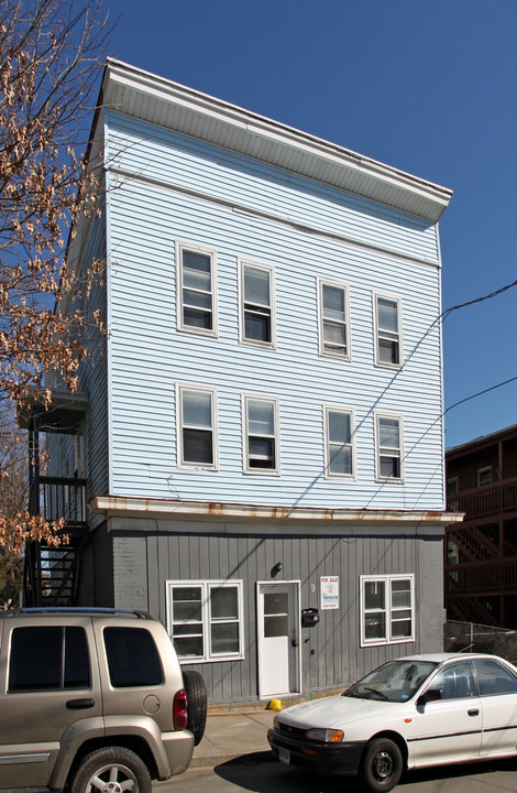 9 Hawkins St in Derby, CT - Building Photo