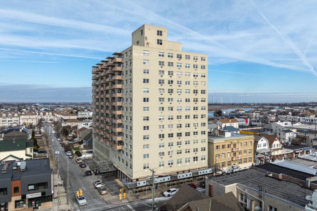 Landmark Towers in Atlantic City, NJ - Building Photo