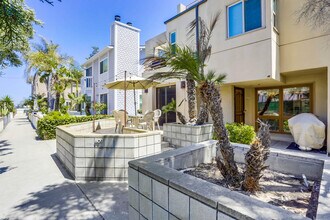 807 Devon Ct in San Diego, CA - Building Photo - Building Photo