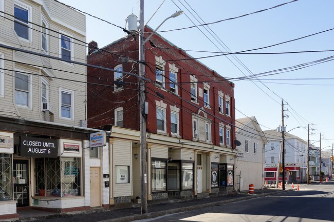 Hughes Building in Fall River, MA - Foto de edificio - Building Photo