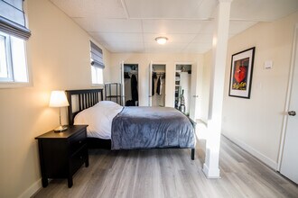 706 Rockland Ave, Unit B in Charlottesville, VA - Foto de edificio - Building Photo