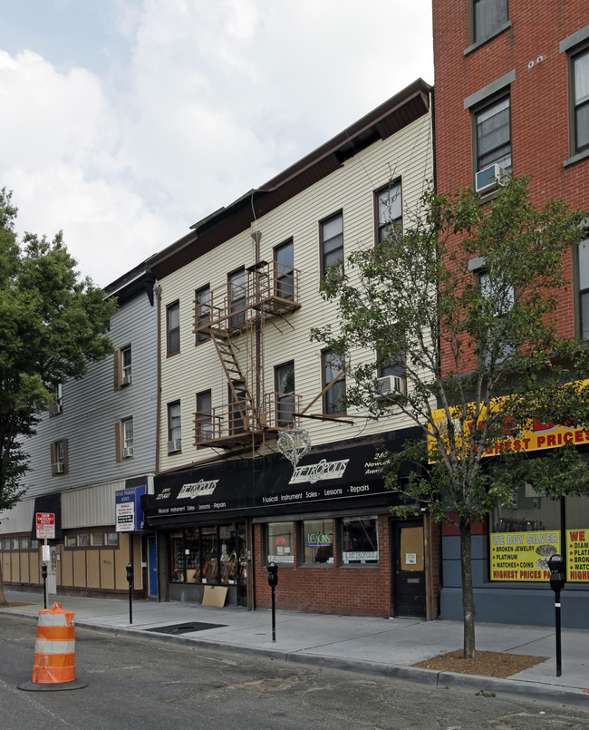 240-242 Newark Ave in Jersey City, NJ - Building Photo - Building Photo