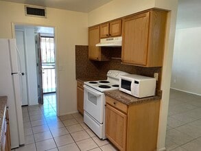 11044 W Sun City Blvd in Sun City, AZ - Building Photo - Building Photo