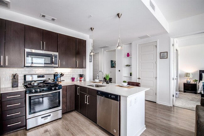 2002 Holcombe Blvd in Houston, TX - Building Photo - Building Photo