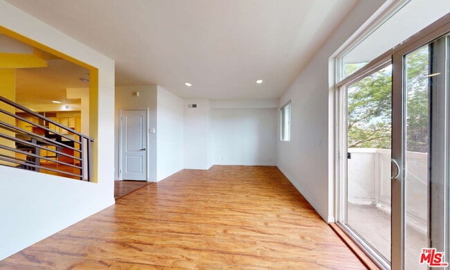 11622 Oxnard St in Los Angeles, CA - Foto de edificio - Building Photo