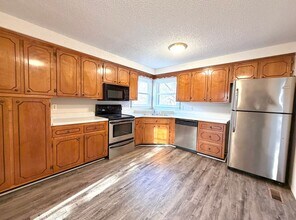 2247 Sweetbriar Dr in Clarksville, TN - Building Photo - Building Photo