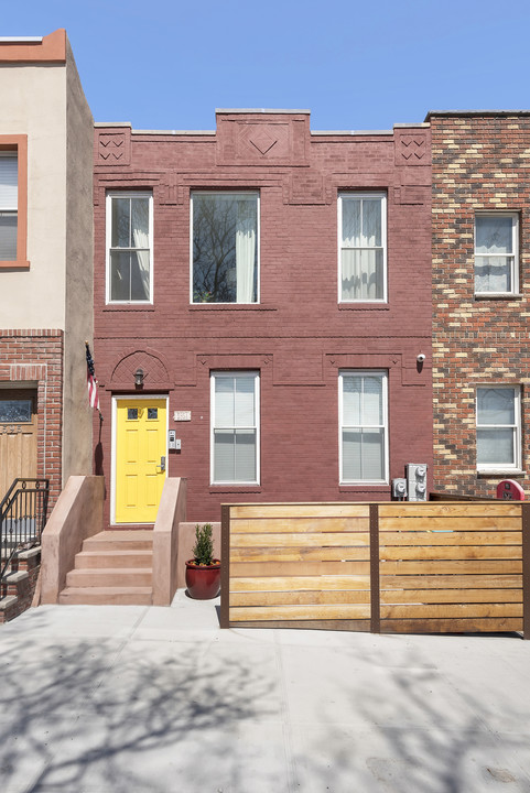 595A 18th Street in Brooklyn, NY - Building Photo