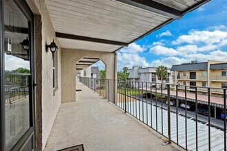 8703 Bardmoor Pl in Seminole, FL - Building Photo - Building Photo