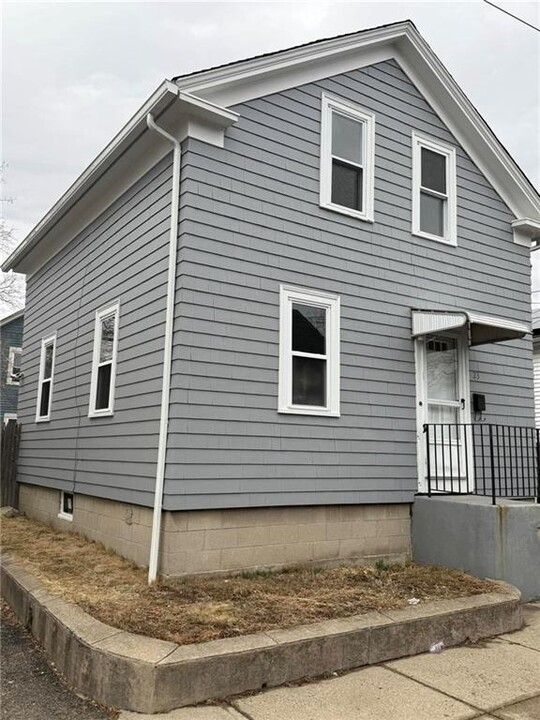 23 Yale Ave in Providence, RI - Building Photo