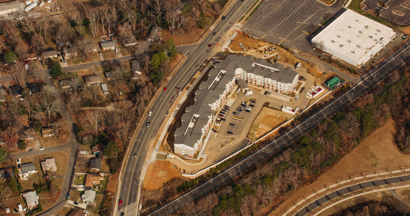 Eastway Crossings in Charlotte, NC - Building Photo