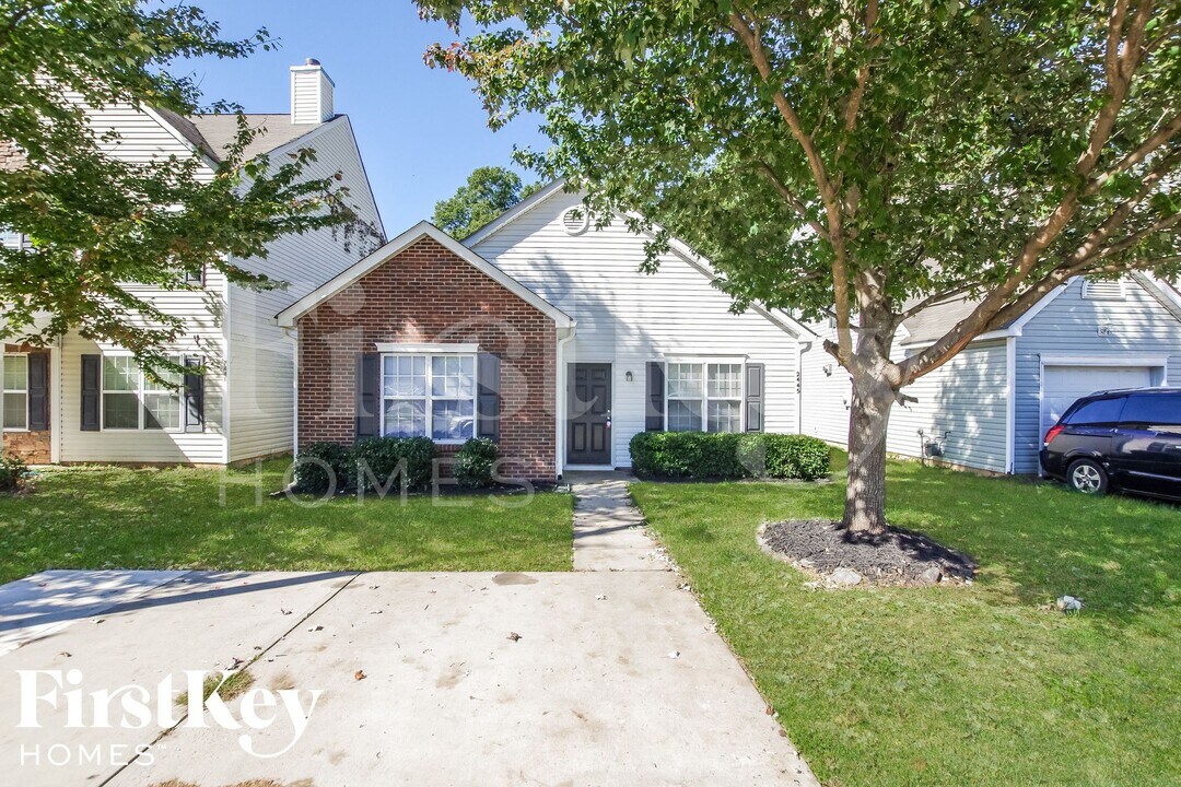 2445 Anna Garrison Rd in Charlotte, NC - Building Photo