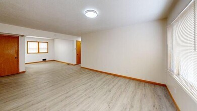 1734 N 7th St in Bismarck, ND - Building Photo - Building Photo