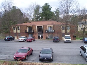 Jamestowne Village in Bridgeport, WV - Building Photo - Building Photo