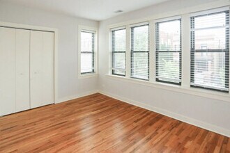 2235 W Wilson Ave, Unit 2 in Chicago, IL - Foto de edificio - Building Photo