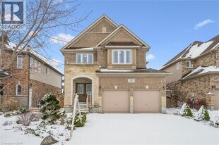 130 Coopershawk St in Kitchener, ON - Building Photo