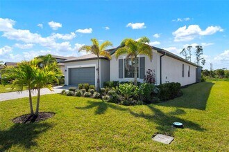 15937 Honeysuckle St in Port Charlotte, FL - Building Photo - Building Photo