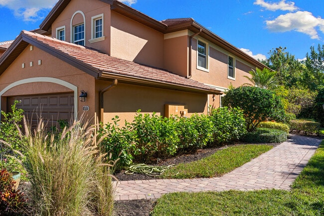 6637 Alden Woods Cir in Naples, FL - Building Photo - Building Photo