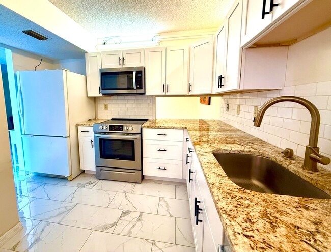 property at 1200 SE Parkview Pl