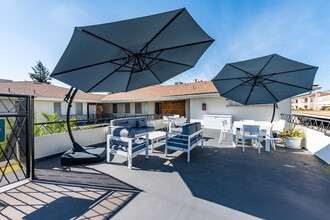 Royal Gardens Arcadia in Arcadia, CA - Building Photo - Building Photo