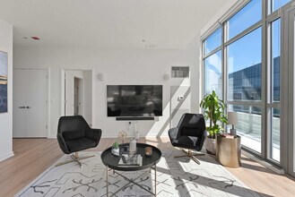 365 N Halsted St in Chicago, IL - Building Photo - Building Photo