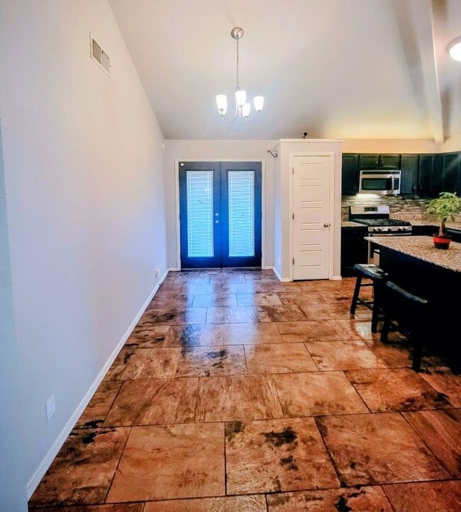 421 Nordstrom Avenue in El Paso, TX - Foto de edificio - Building Photo