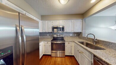 322 Sunrise Cir in Neptune Beach, FL - Building Photo - Building Photo
