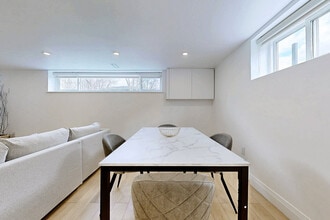 24 Collins Crescent in Aurora, ON - Building Photo - Building Photo