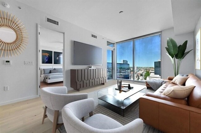 property at 313 W 17th St