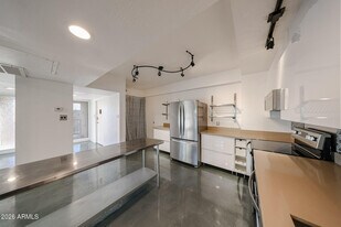 353 E Thomas Rd in Phoenix, AZ - Building Photo