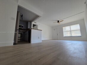 10023 Winding Lake Rd in Sunrise, FL - Building Photo - Building Photo