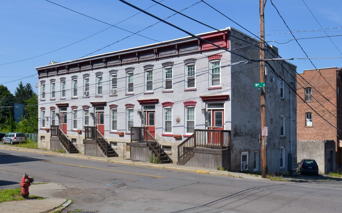1393 15th St in Troy, NY - Foto de edificio