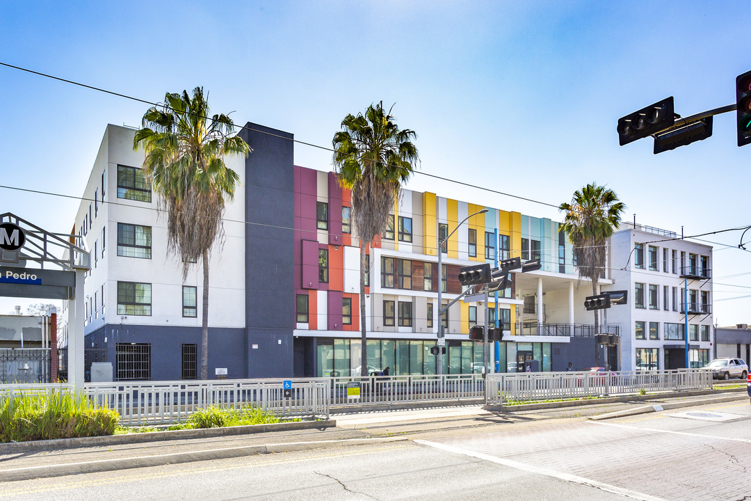 Washington 722 TOD in Los Angeles, CA - Foto de edificio