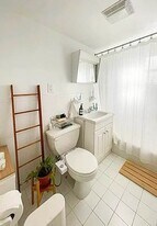 166 Suffolk St, Unit 2D in New York, NY - Building Photo