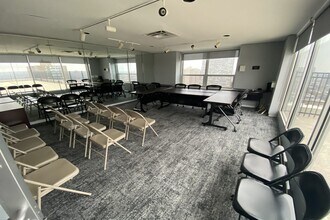 720 W Gordon Terrace, Unit 8j in Chicago, IL - Building Photo - Building Photo