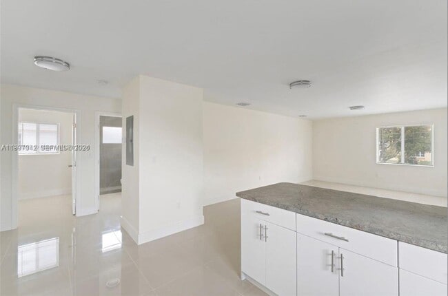 2268 NW 52nd St in Miami, FL - Building Photo - Building Photo