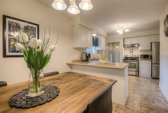 25 Broadleaf Pl in Kitchener, ON - Building Photo - Building Photo