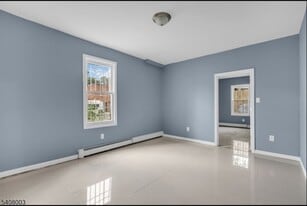 568 Grove St in Irvington, NJ - Building Photo