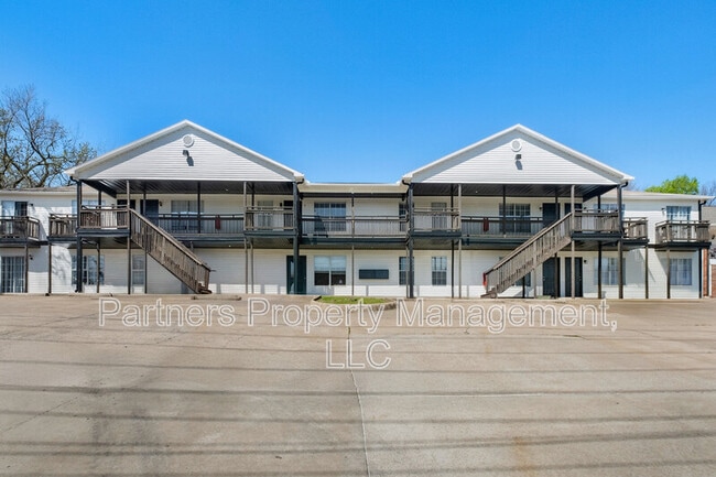 property at 825 N Leverett Ave