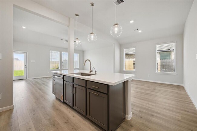 21127 Secret Garden Ln in Tomball, TX - Foto de edificio - Building Photo