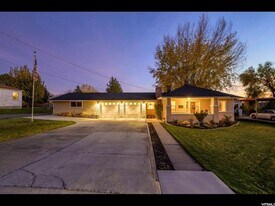 470 E Center St in Pleasant Grove, UT - Building Photo