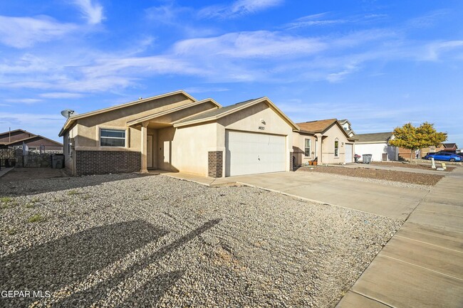 14223 Poets Rock Ln in El Paso, TX - Building Photo - Building Photo