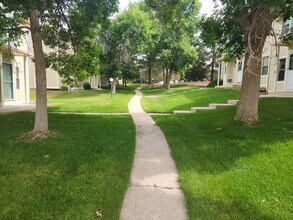 7925 Lexington Park Dr in Colorado Springs, CO - Building Photo - Building Photo