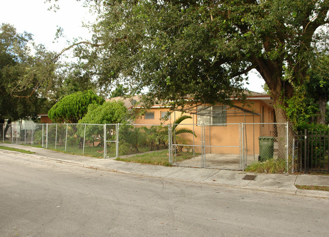 5600 NE Miami Pl in Miami, FL - Building Photo - Building Photo