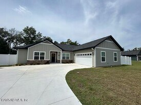 4930 SE 10th Pl in Keystone Heights, FL - Building Photo