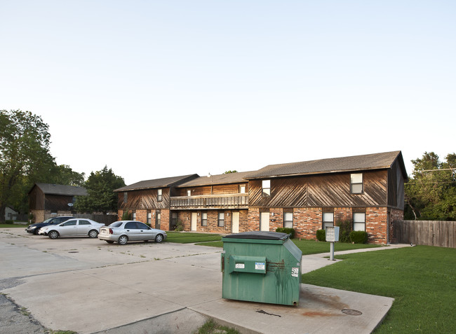 711 S Foster Ave in El Reno, OK - Foto de edificio - Building Photo