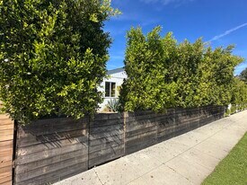 915 Indiana Ave in Venice, CA - Building Photo