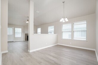 3912 Whisper Fld in Schertz, TX - Building Photo - Building Photo