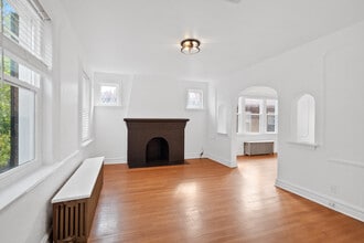 7246 Amherst Ave, Unit 2nd Floor in University City, MO - Foto de edificio - Building Photo