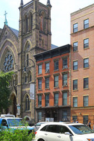 336-338 W 14th St in New York, NY - Building Photo